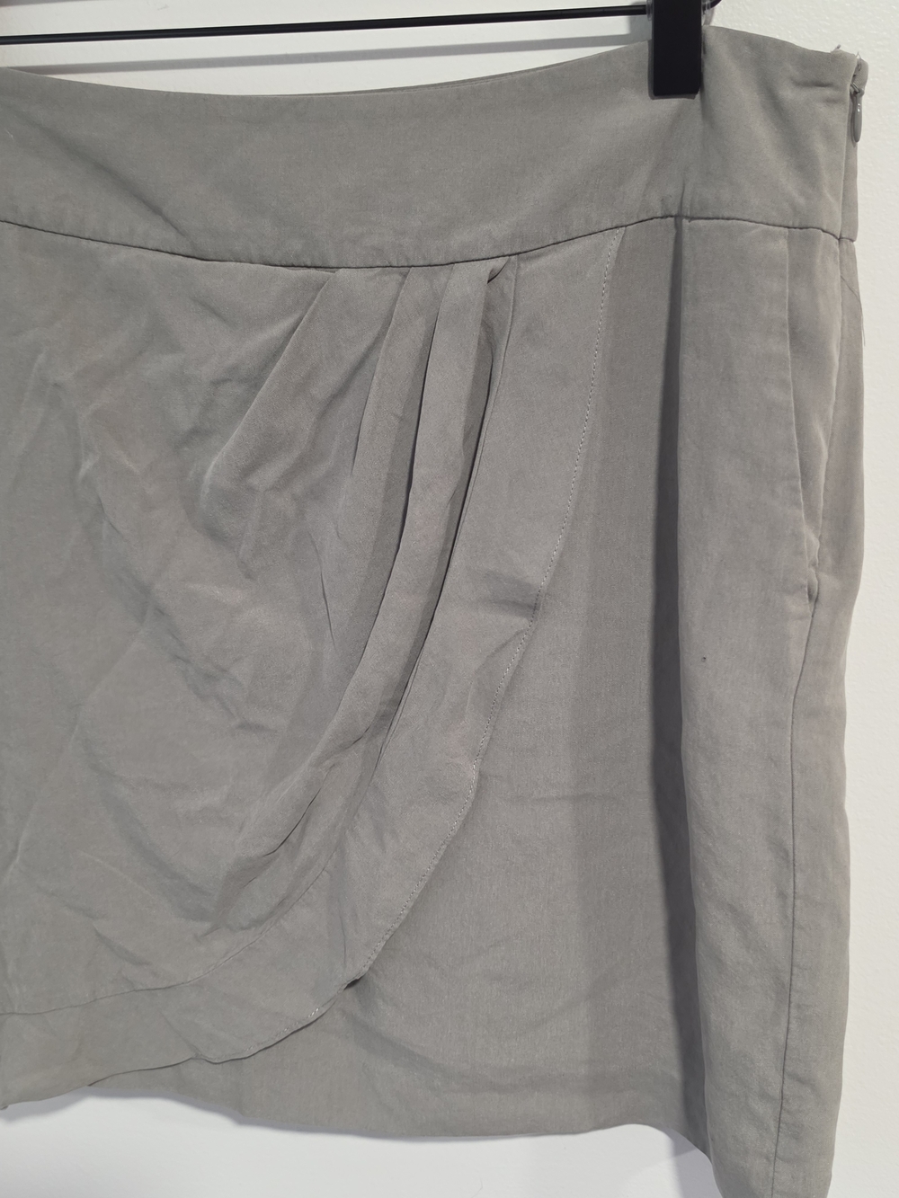 LOFT Taupe 100% Silk Asymmetrical Wrap Mini Skirt Women's Size 8 - Picture 3 of 9